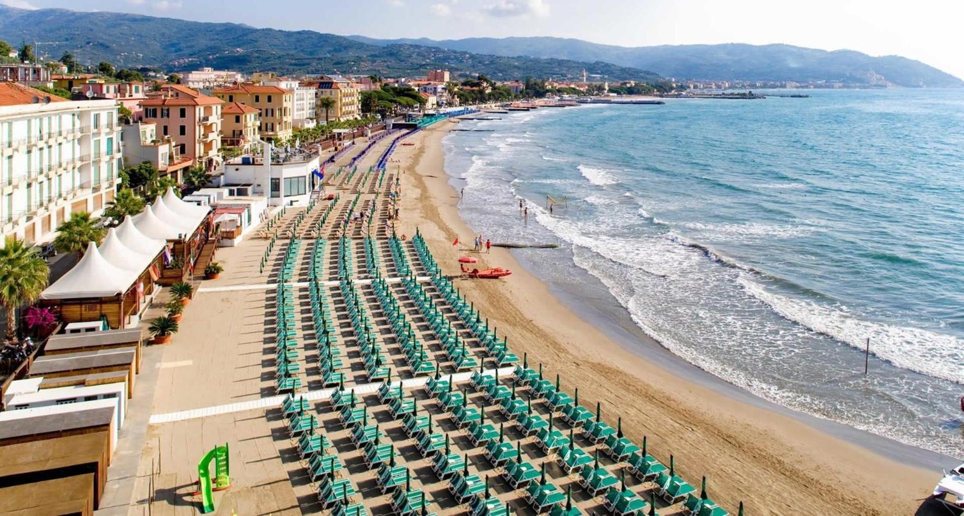 Casa Bisou Italia Wifi Et Parking Free Privato Villa Diano San Pietro Luaran gambar