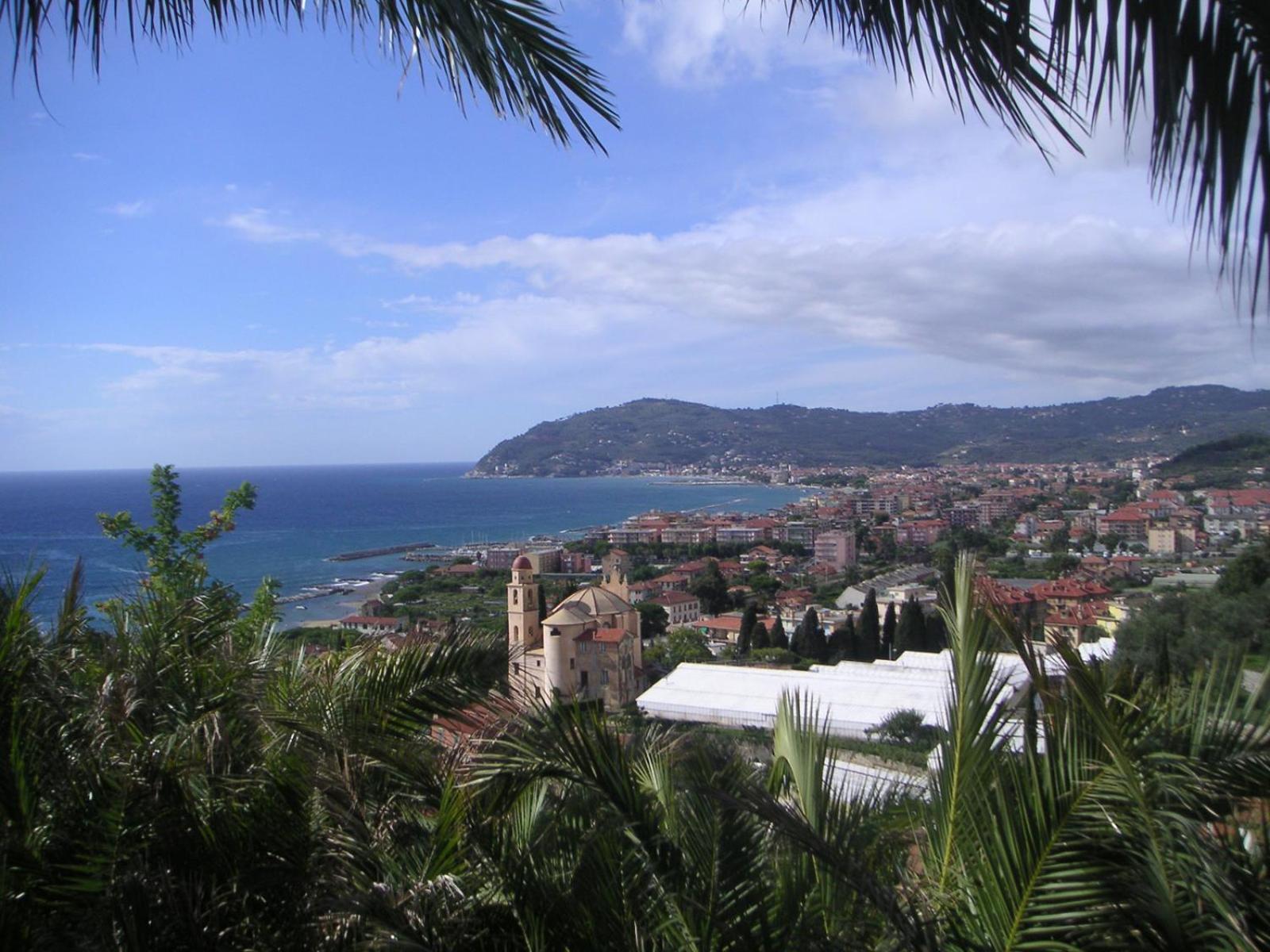 Casa Bisou Italia Wifi Et Parking Free Privato Villa Diano San Pietro Luaran gambar