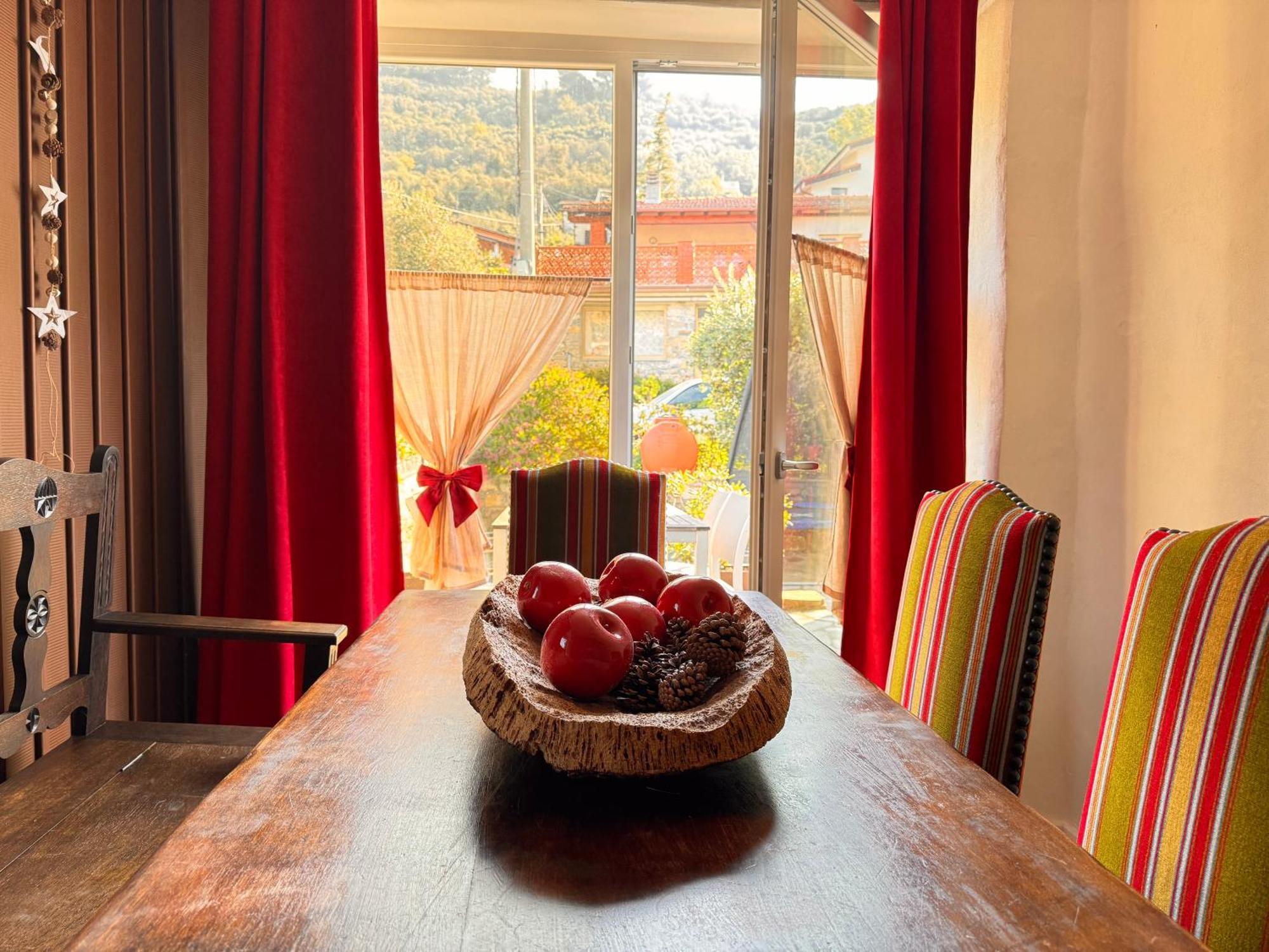 Casa Bisou Italia Wifi Et Parking Free Privato Villa Diano San Pietro Luaran gambar