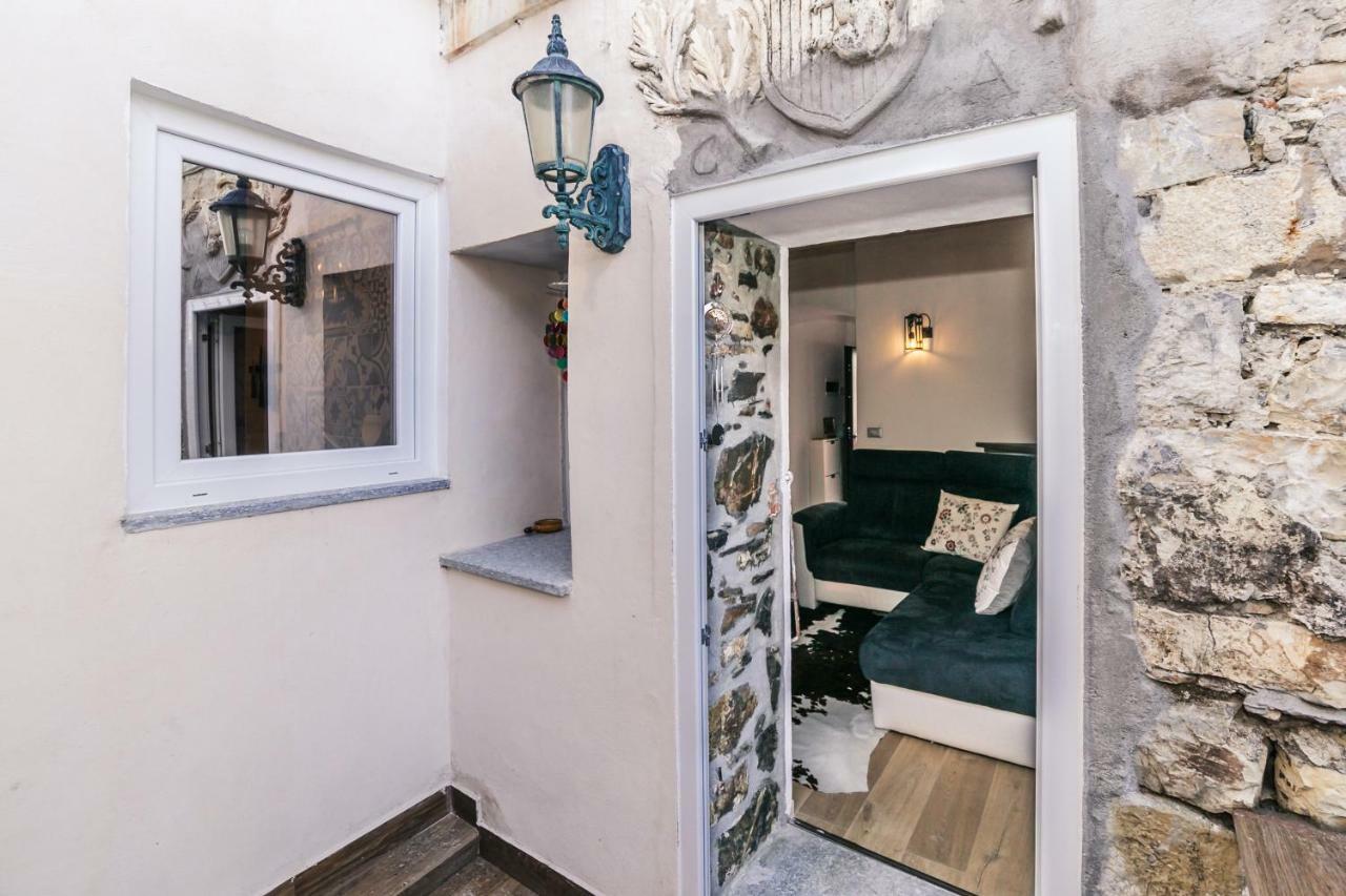 Casa Bisou Italia Wifi Et Parking Free Privato Villa Diano San Pietro Luaran gambar